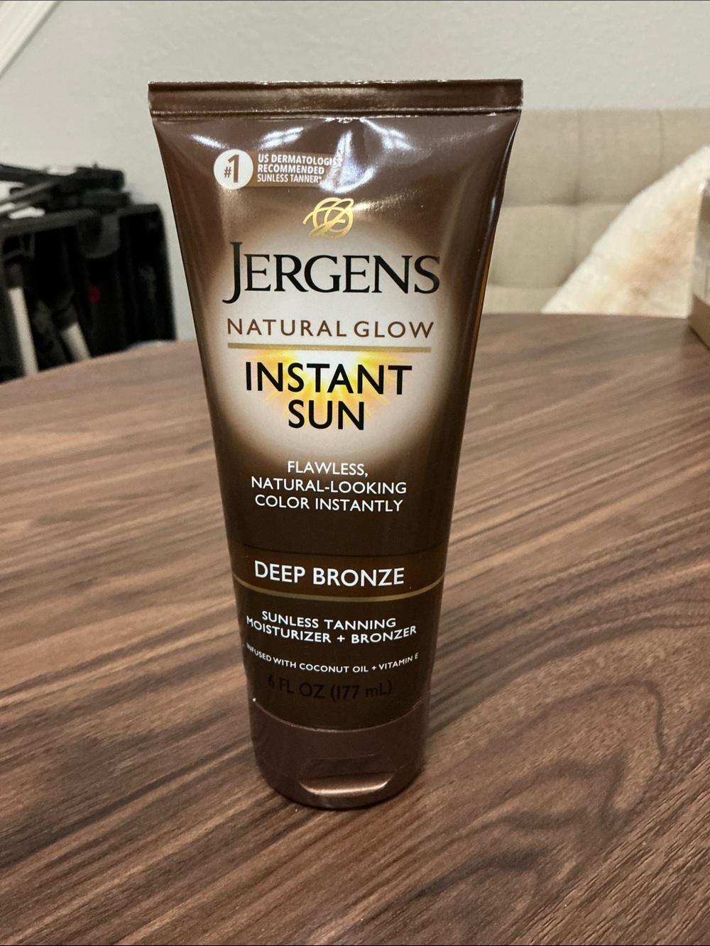 (Jergens) Instant Sun Deep Bronze Trio – Brown and Gold Bottles - Picture 3 of 3
